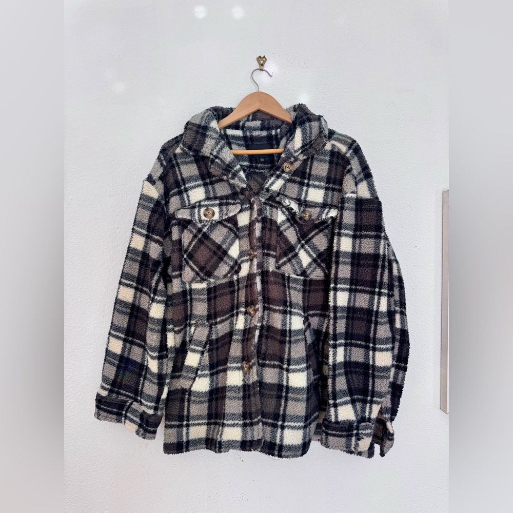 Love Tree Cozy Plaid Sherpa Shacket Jacket – Women’s Size L